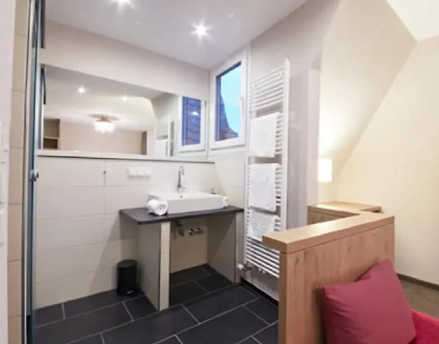 Gaestehaus Zur Traube 住宿加早餐酒店 瑞尔