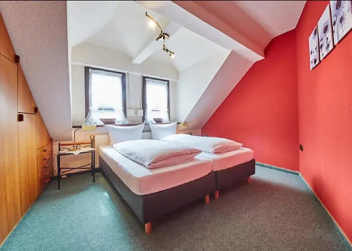 住宿加早餐酒店 Gaestehaus Zur Traube 瑞尔