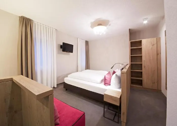 Gaestehaus Zur Traube 瑞尔