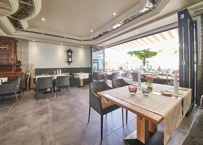 住宿加早餐酒店 Gaestehaus Zur Traube 瑞尔